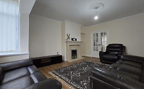 Entire Three Bedroom House In Birmingham