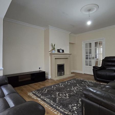 Entire Three Bedroom House In Birmingham Exterior photo